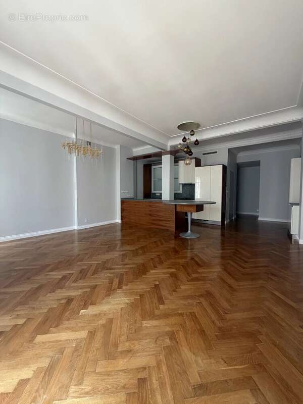 Carré d'Or – Superbe 4 pièces rénové de 136 m² face au Negresco - photo 5