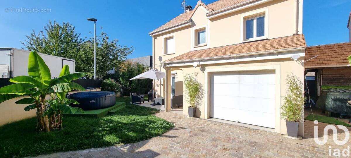 Photo 1 - Maison à BRIE-COMTE-ROBERT