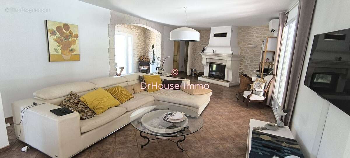 Maison à LE REVEST-LES-EAUX