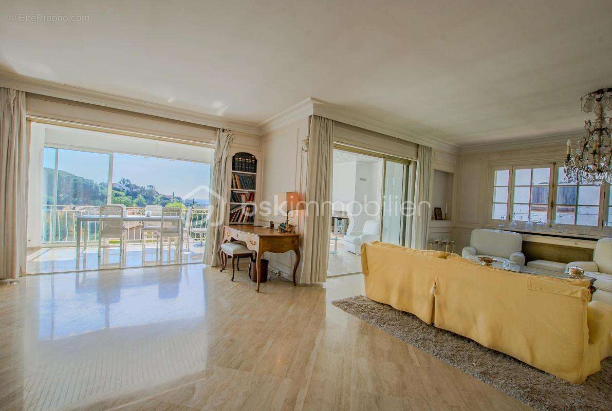 Vue mer panoramique – 320 m² – Maison, appartement et 3 studios indépendants – Piscine - photo 6