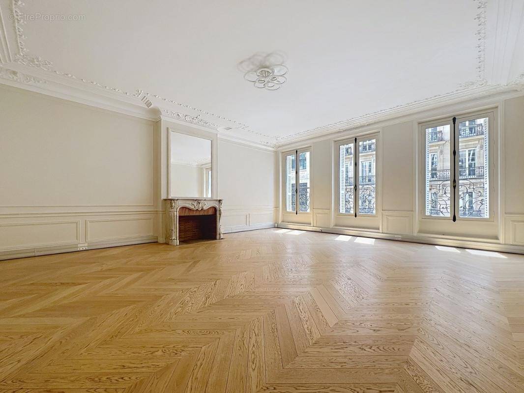 Appartement à PARIS-8E