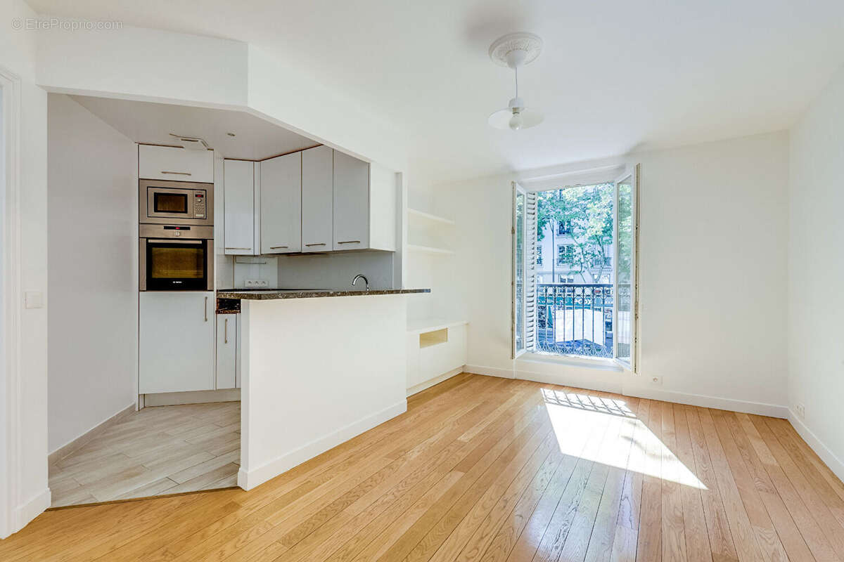 Appartement à PARIS-14E
