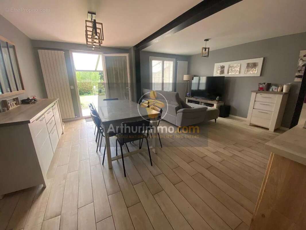 Maison à VERT-SAINT-DENIS