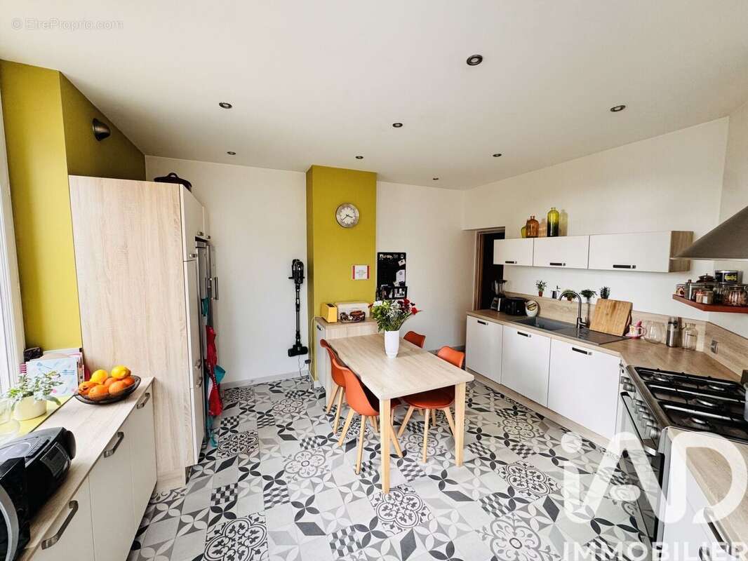 Photo 9 - Appartement à LE CHAMBON-FEUGEROLLES