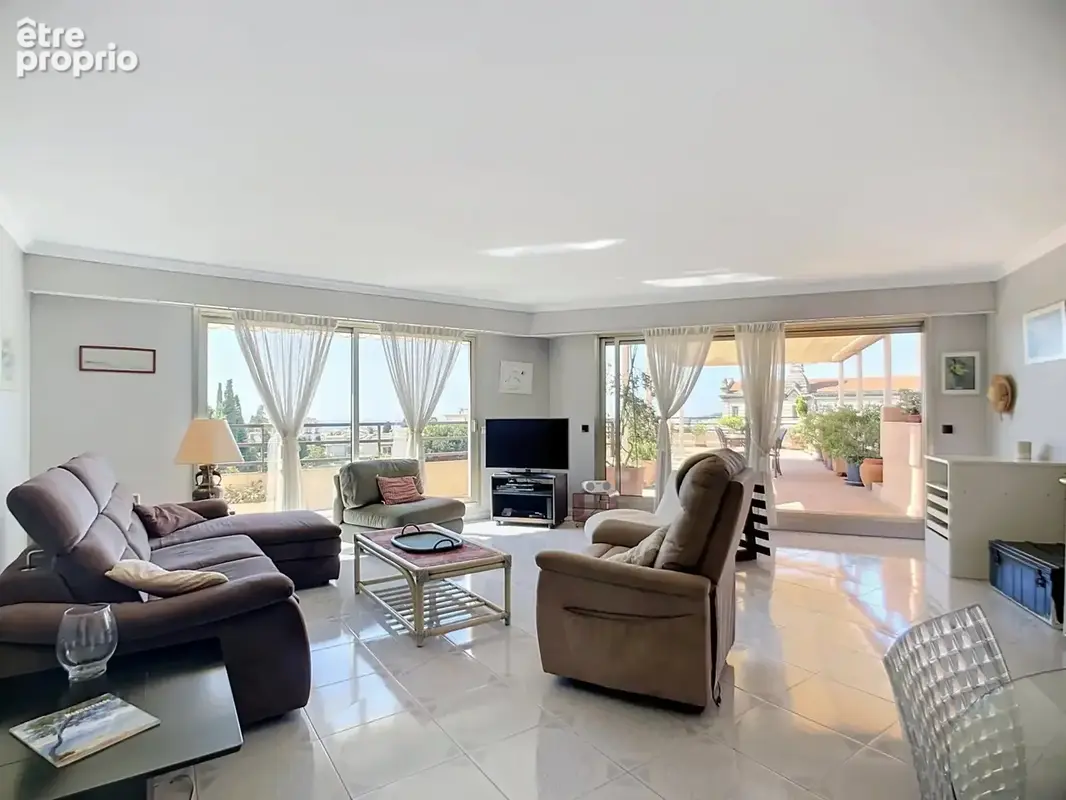 Appartement 3 pièces dernier étage – Vue panoramique ville et mer - photo 3