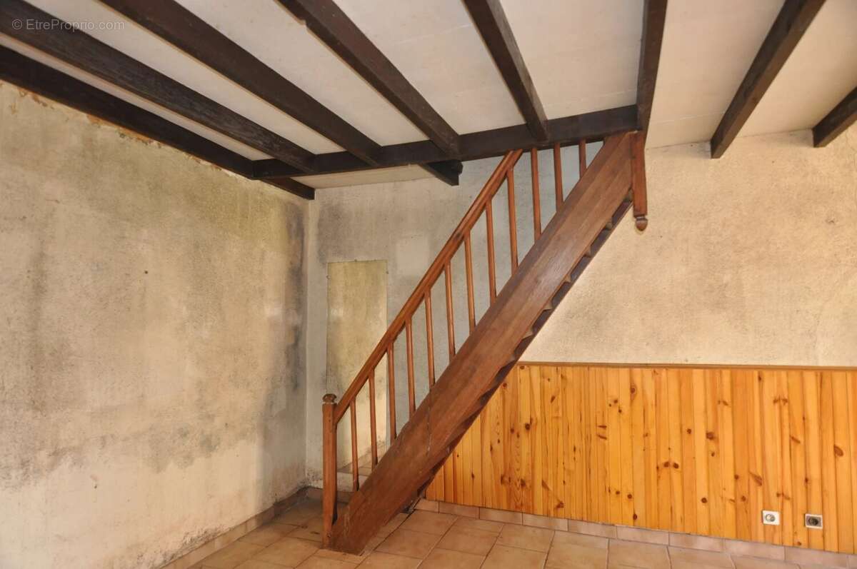 Maison à LA ROCHE-CHALAIS