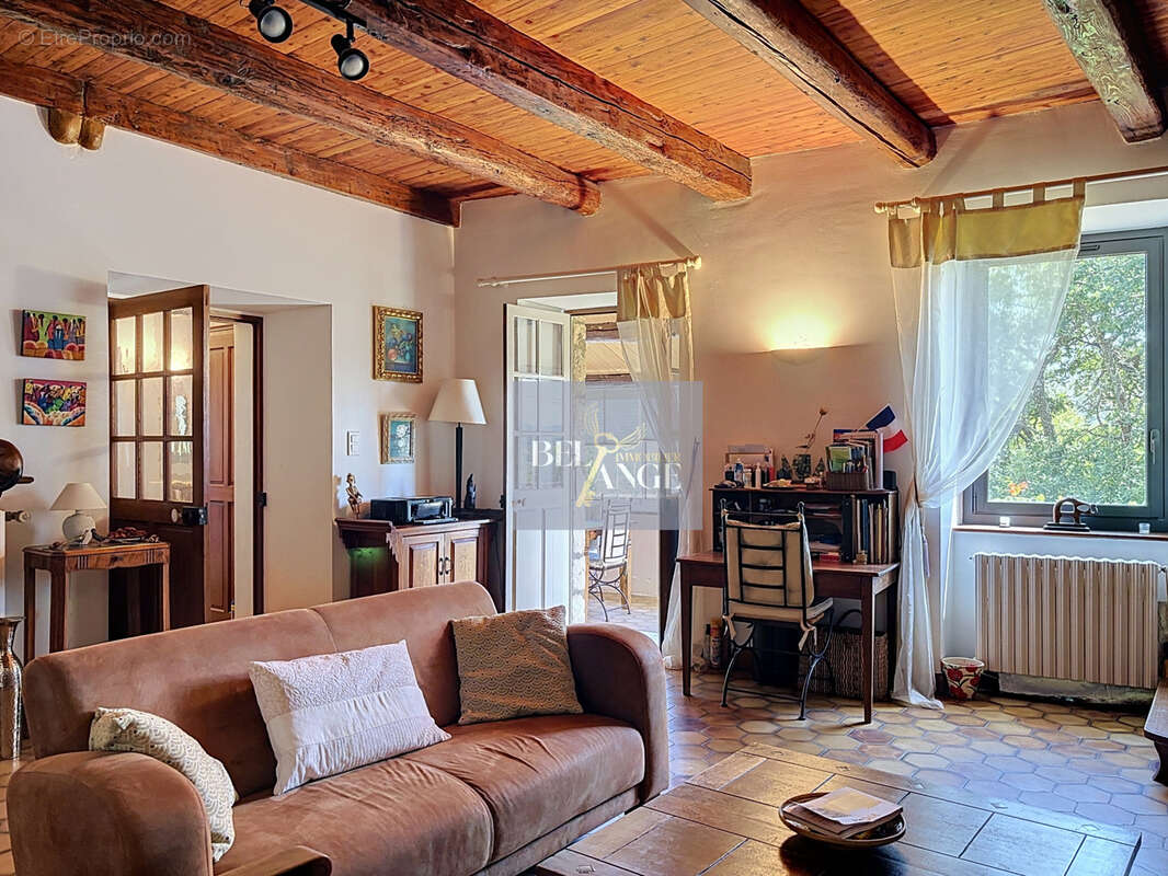 Le charme de la pierre allié à un revenu locatif ! - photo 10