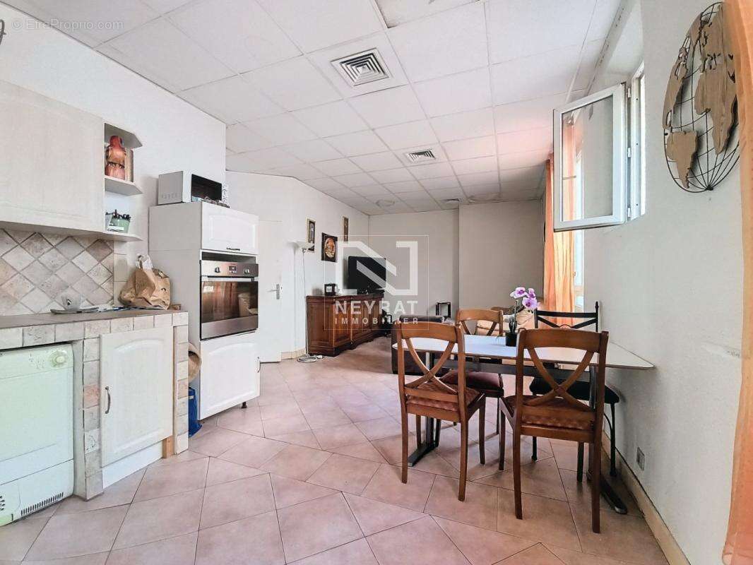 Fond de commerce avec appartement centre ville de saint-raphael - photo 12