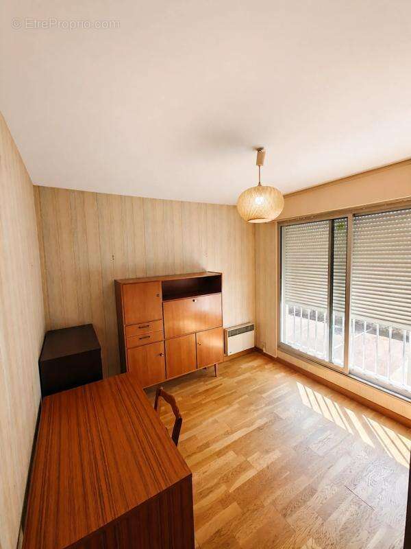 Appartement traversant de 104 m² à Ifs – Lumière, espace & potentiel à saisir ! - photo 3