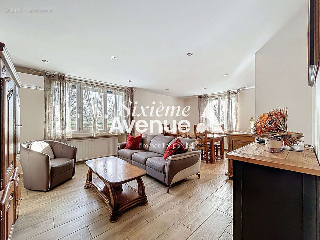 Appartement à DECINES-CHARPIEU