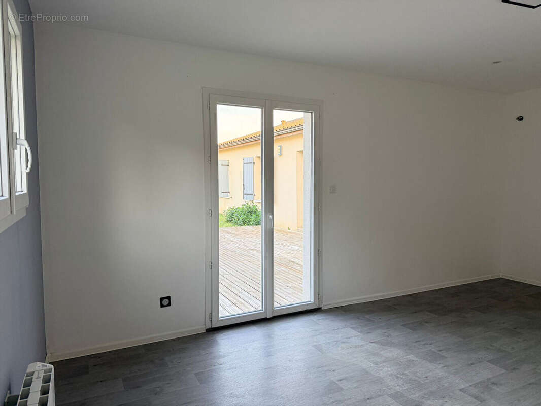 Maison à PRIGNAC-ET-MARCAMPS