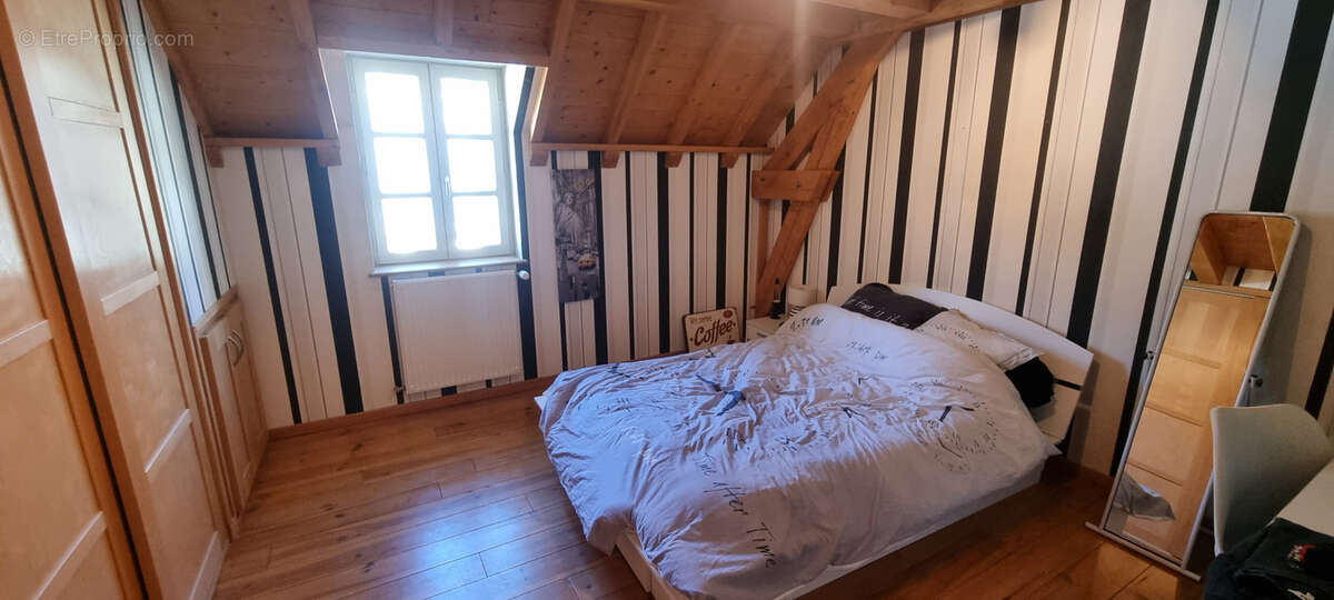 Maison à ENTRAYGUES-SUR-TRUYERE