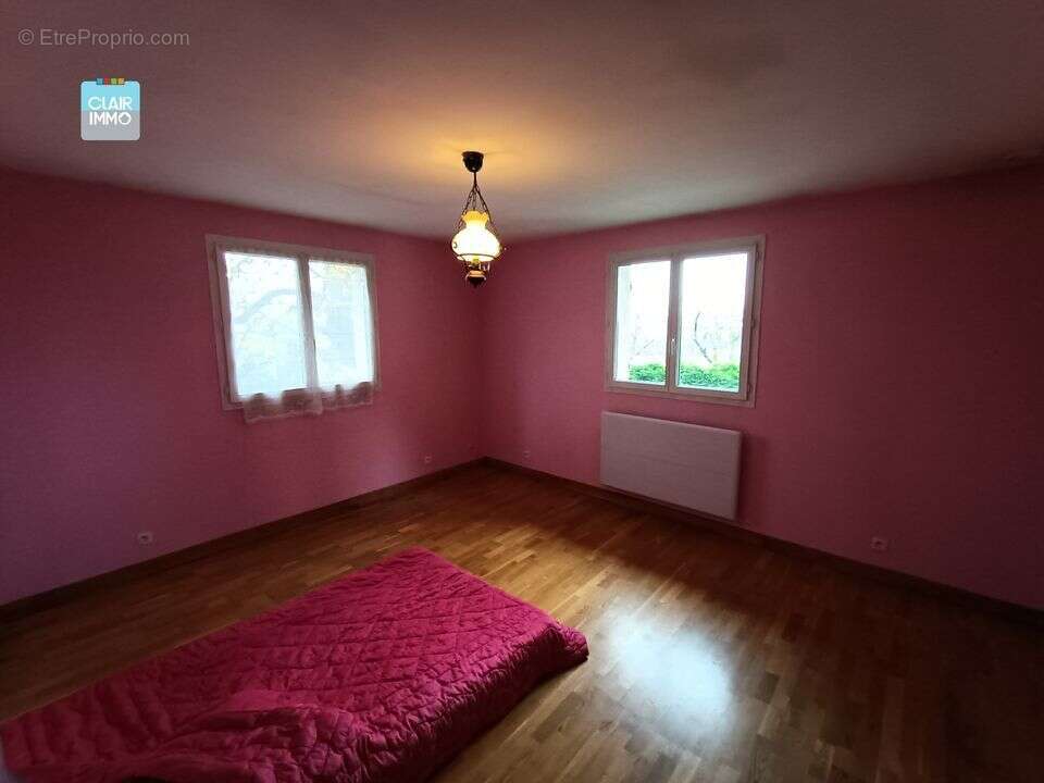 A CHEVROUX MAISON 4 PIECES DE 145 M² SUR TERRAIN DE 1 000 M²  - Maison à CHEVROUX