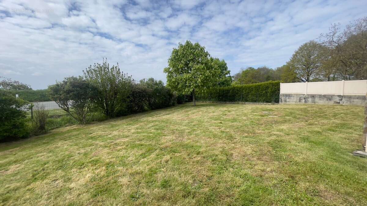 Maison à SAINT-FRAIMBAULT-DE-PRIERES