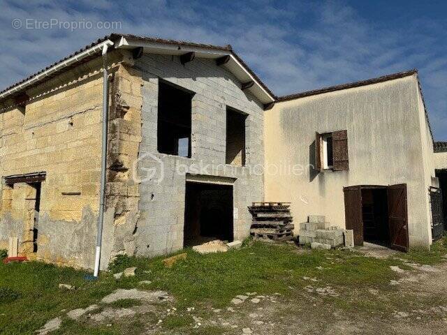 Maison à LES BILLAUX