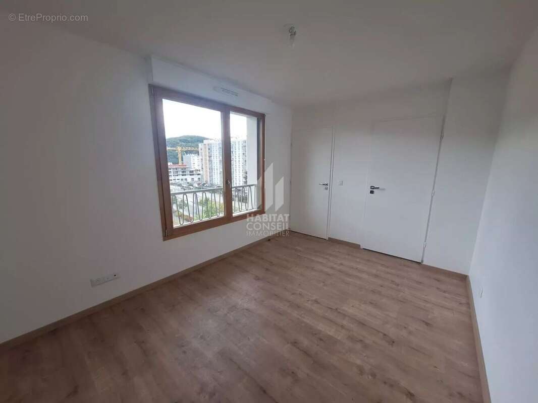 Appartement à LE PONT-DE-CLAIX