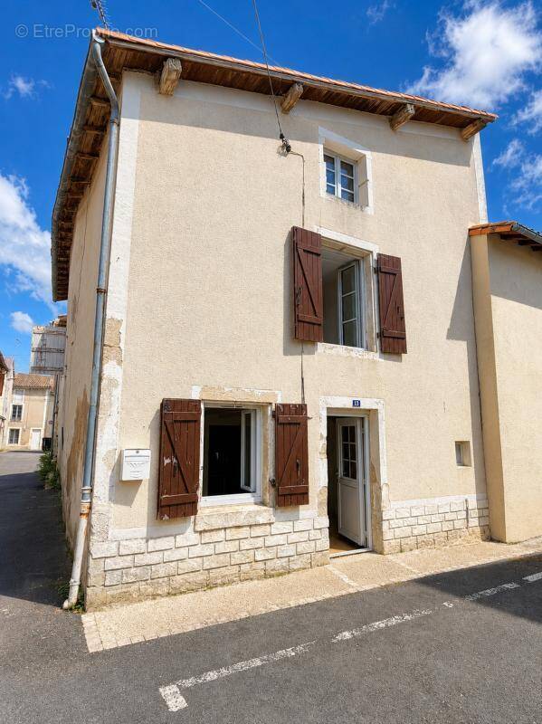Maison à LA MOTHE-SAINT-HERAY