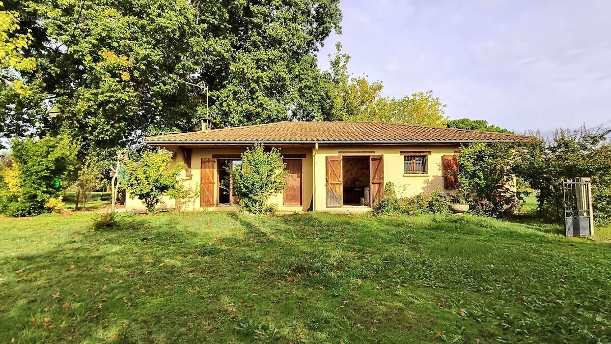 Maison à SAINT-CHRISTOLY-DE-BLAYE