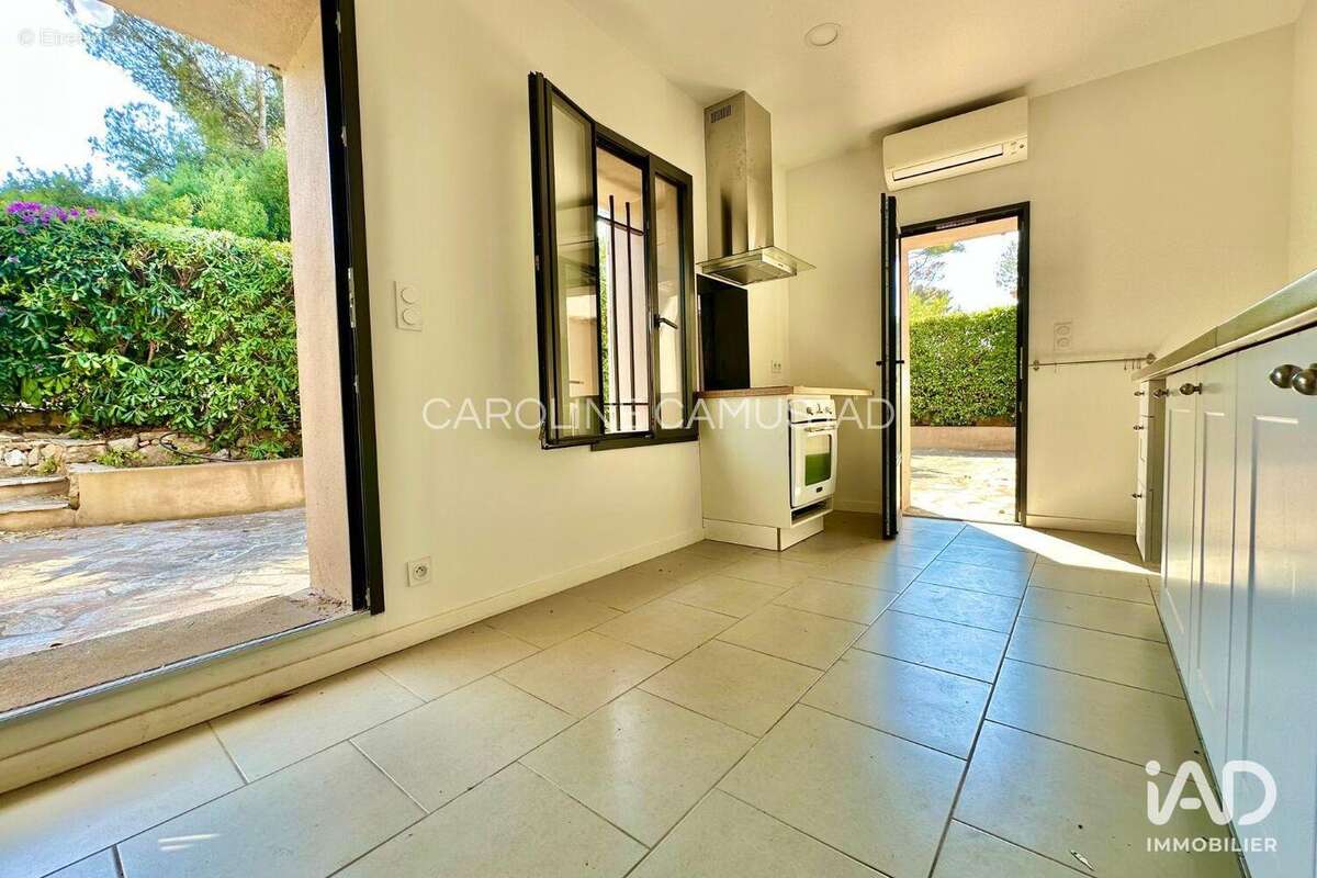 Photo 7 - Commerce à SANARY-SUR-MER