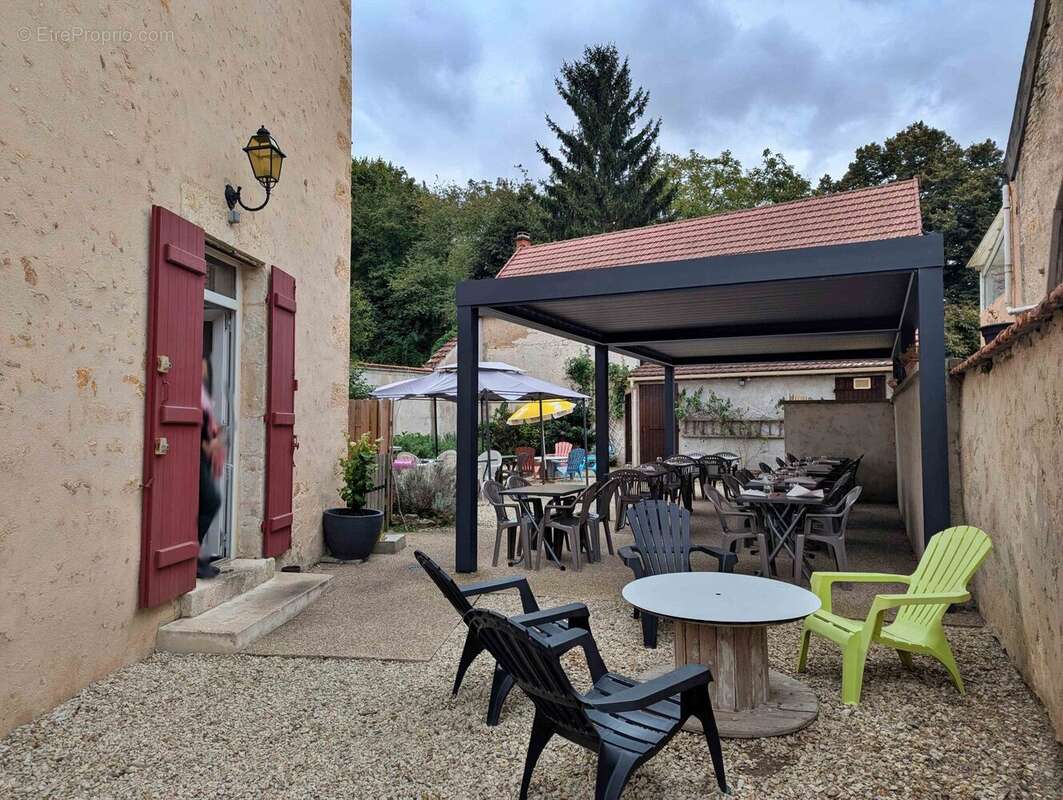 Commerce à CHATEL-CENSOIR