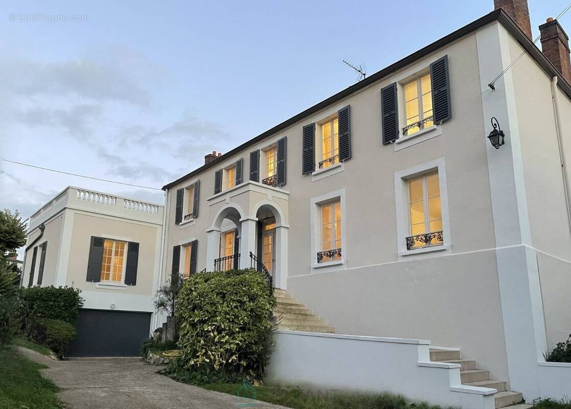 Maison à MENNECY