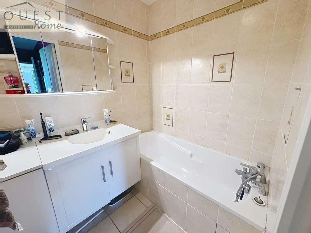 Appartement à CHARBONNIERES-LES-BAINS