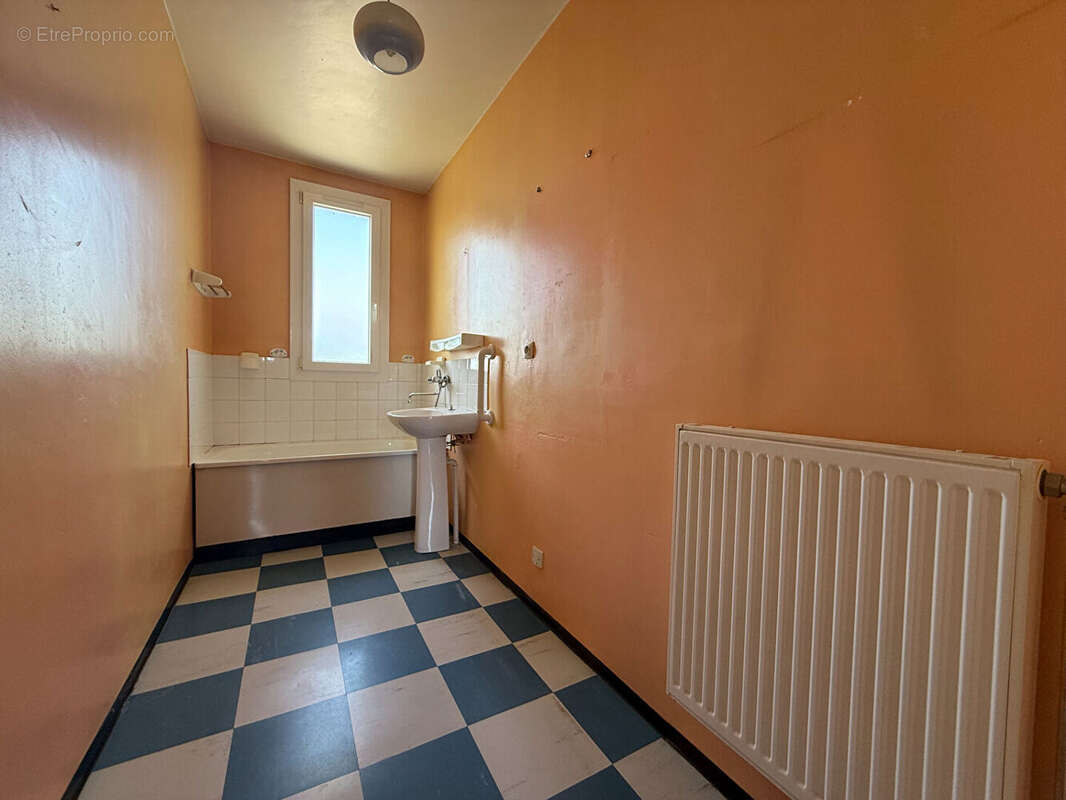 Maison familiale avec un espace idéal pour concilier vie privée et activité professionnelle - photo 10