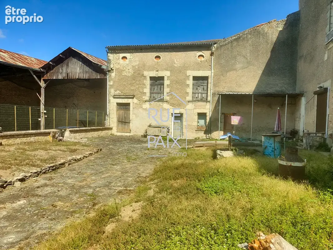 Immeuble Mirebeau 292 m2 - 7 logements + dépendances à aménager + stationnements - photo 4