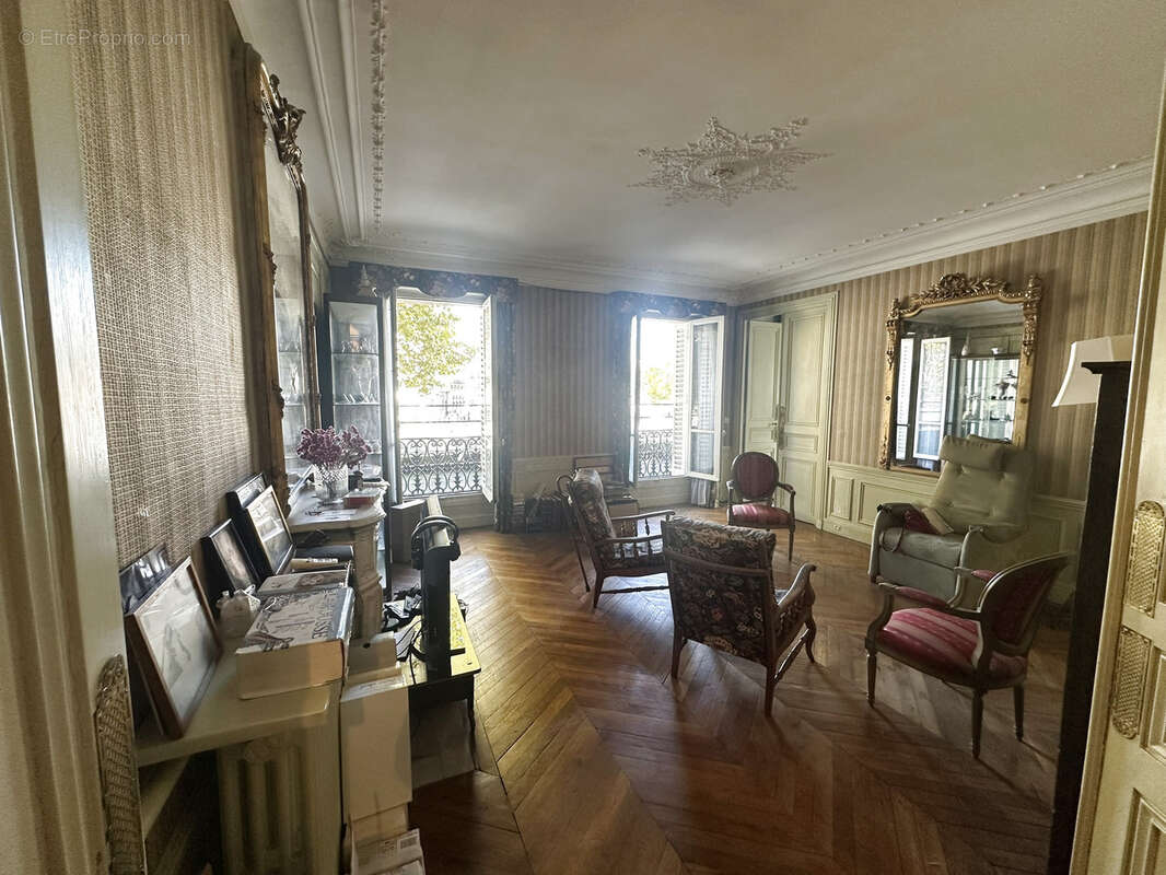 Appartement à PARIS-16E