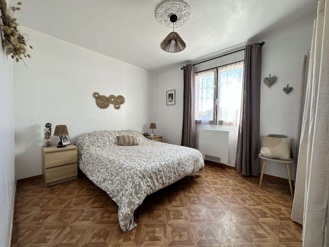 Maison à TREMBLAY-LES-VILLAGES