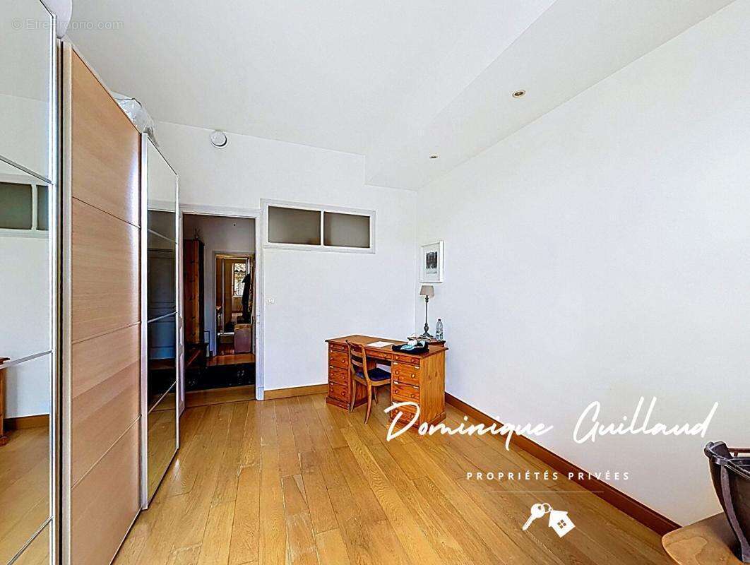 Nîmes Arènes -Duplex 5 piècès 173 m2 avec terrasse et loggia de 50m2 - photo 17
