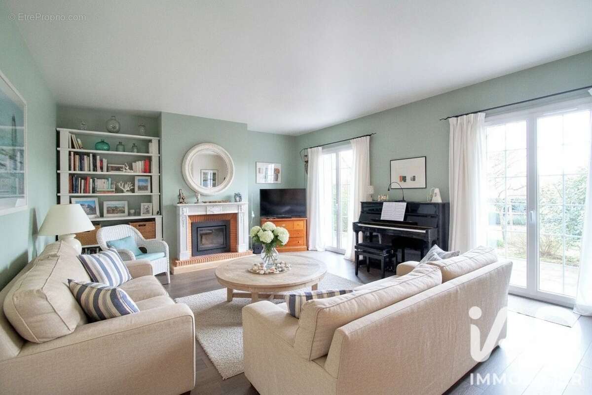 Maison 160 m² à La Ville-Du-Bois  - photo 8