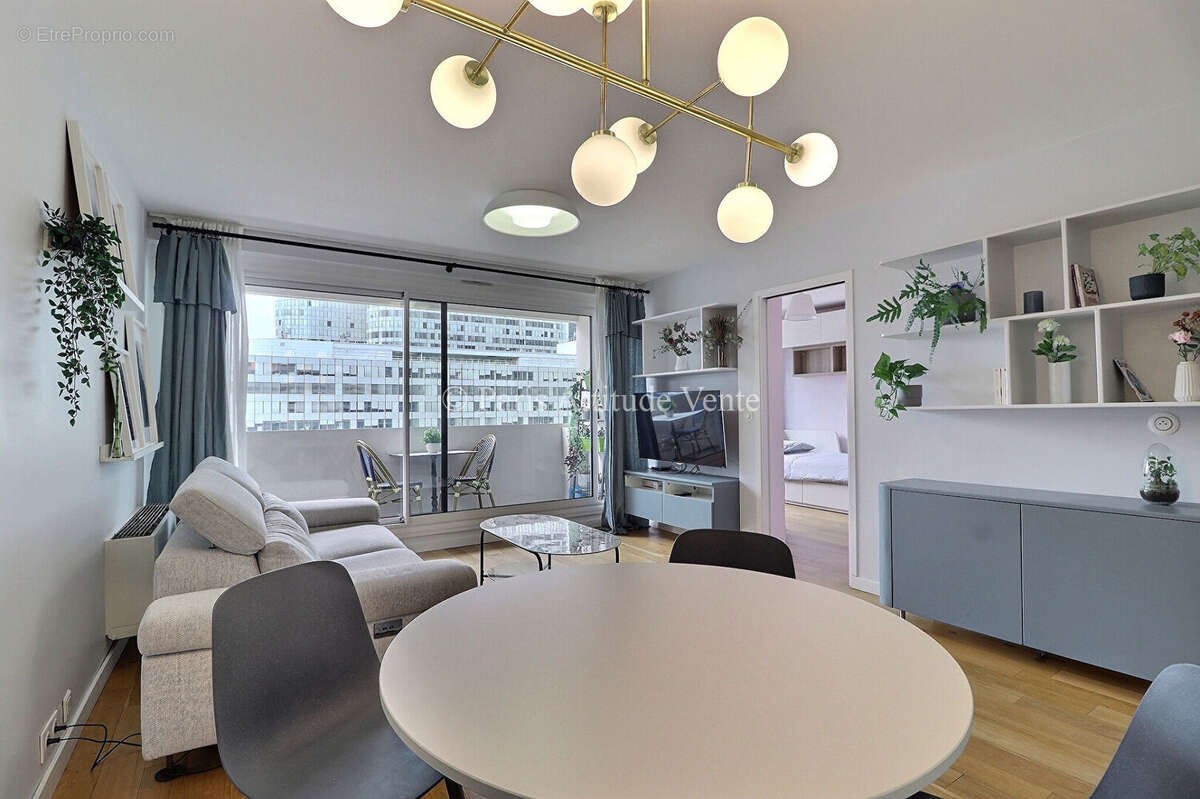 Appartement à COURBEVOIE