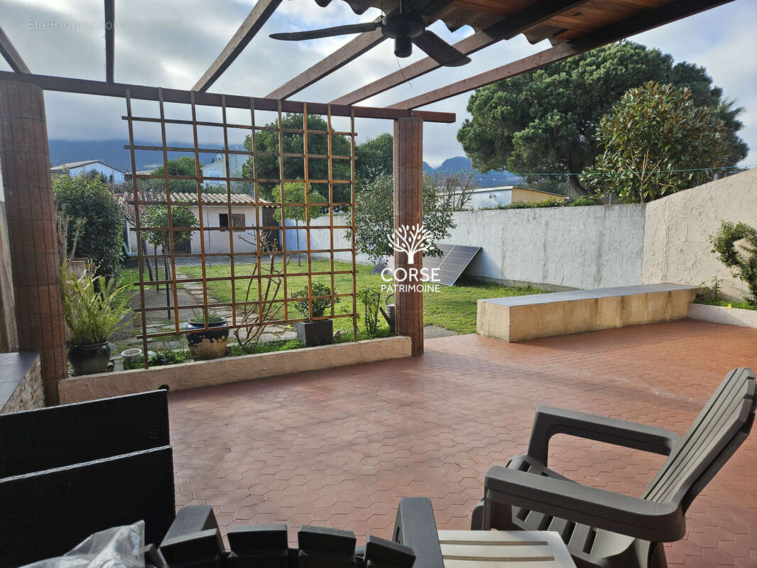 Maison à SANTA-MARIA-POGGIO