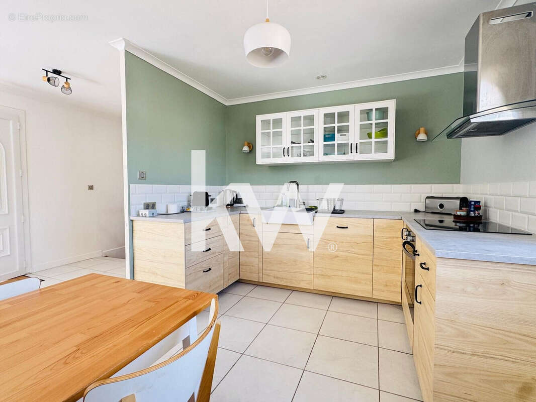 Maison 154 m² à Montchal  - photo 2