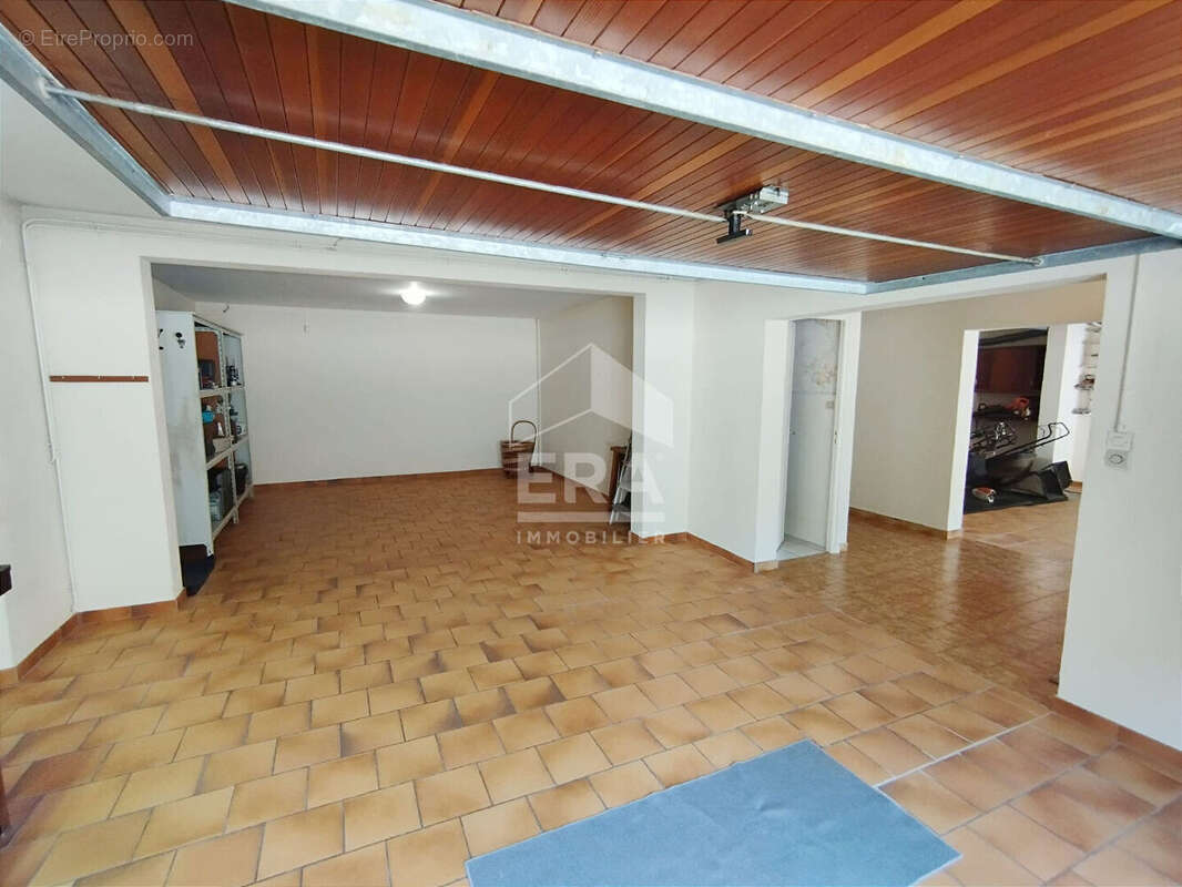 Rare sur le secteur : vaste maison avec deux parties habitations - photo 17