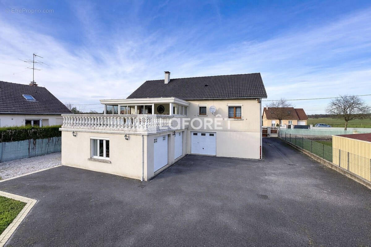 Maison à ESSERTENNE-ET-CECEY