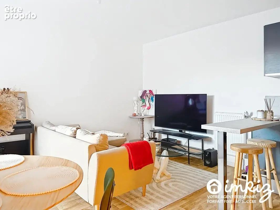 Grand studio / T2, balcon et parking privé - photo 4