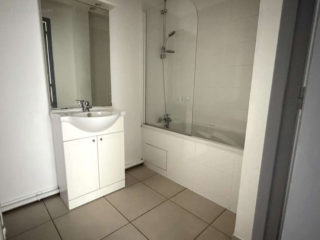 Appartement à AVRILLE