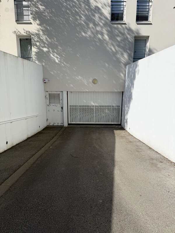 Parking à SAINT-AVE