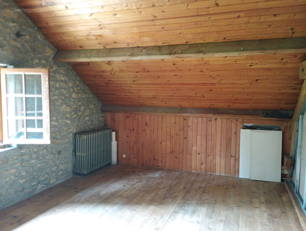 Maison à SAINT-HILAIRE-LE-CHATEAU