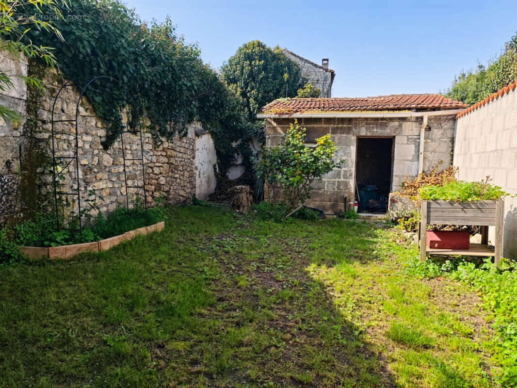Maison à CHATEAUNEUF-SUR-CHARENTE