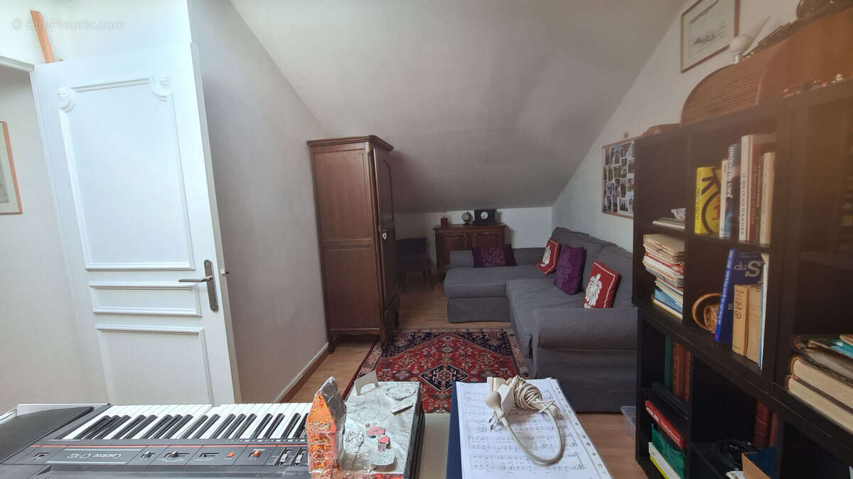 Appartement à SAINT-PRIEST-EN-JAREZ