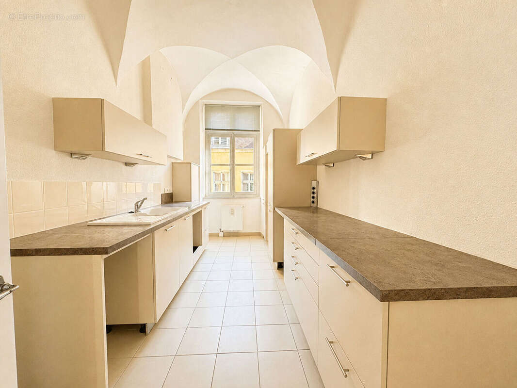Bel appartement 2 chambres - 80 m² dans résidence sécurisée au centre-ville - photo 4