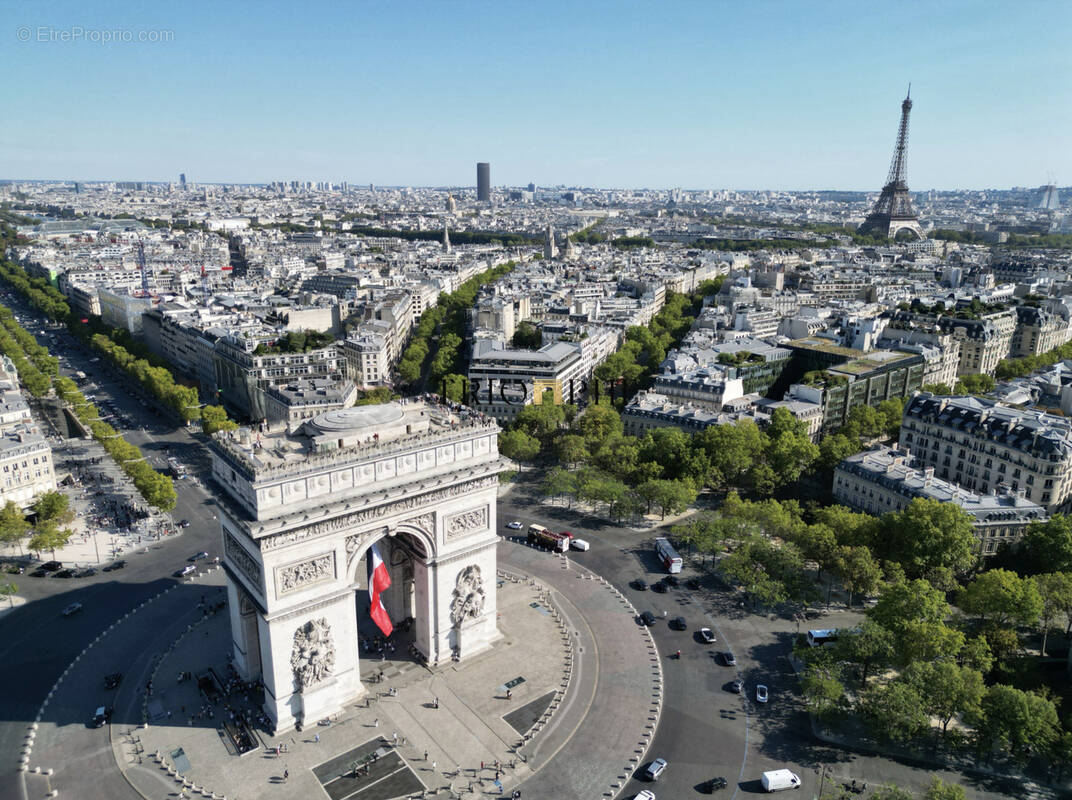 Appartement à PARIS-16E