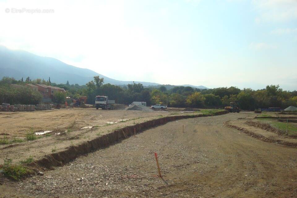 Terrain à VILLELONGUE-DELS-MONTS
