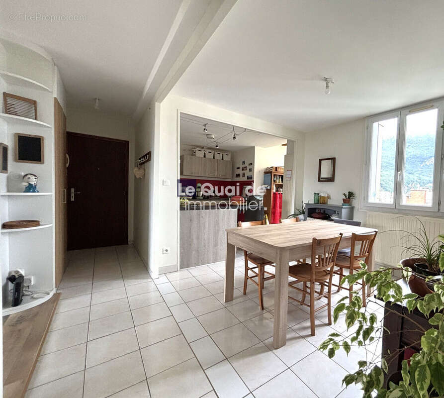 Appartement à FONTAINE