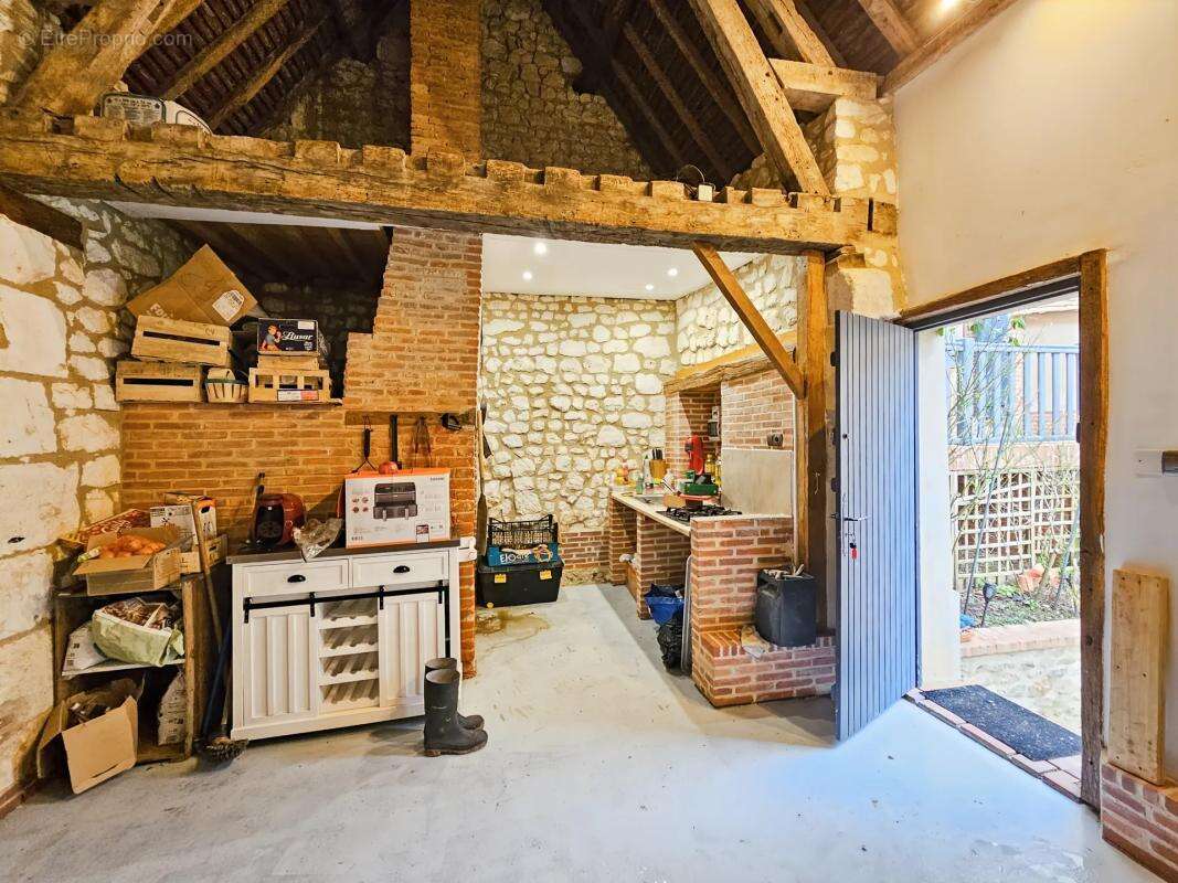 Maison à MILLY-SUR-THERAIN