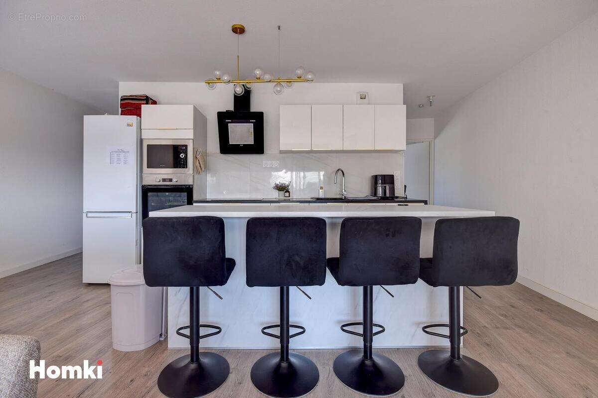 Appartement à MARSEILLE-4E