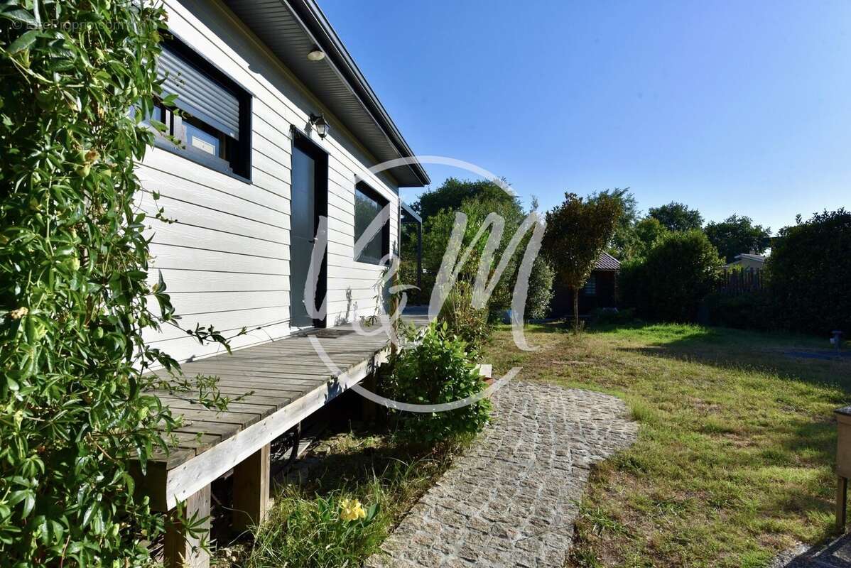 Maison 107 m² à Saumos  - photo 2